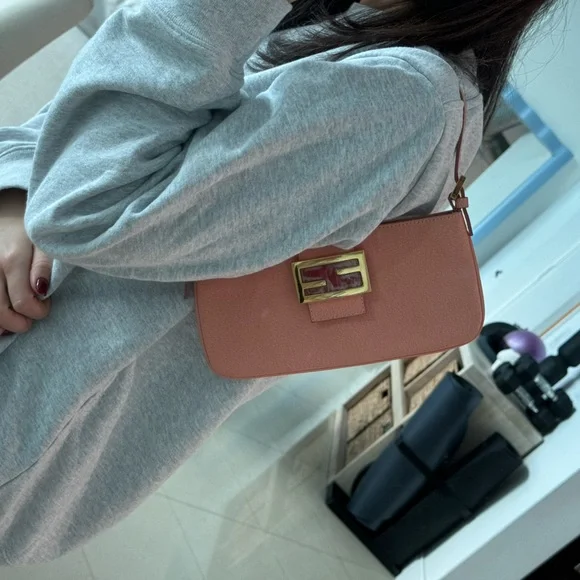 Vintage pink fendi baguette mini bag - Picture 4 of 8